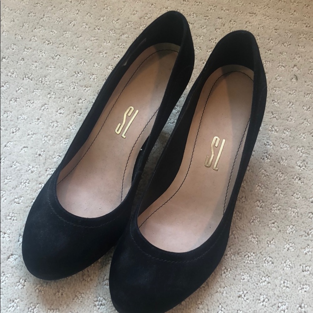 Santa Lolla Black Suede 2 1/2 inch Heels